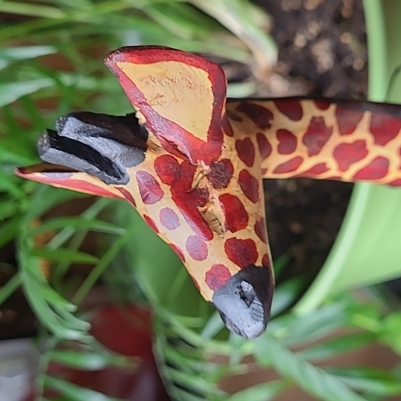 🦒Wood Giraffe Sculpture - Picture 5 of 10